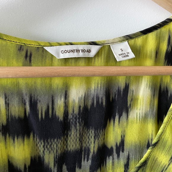 NWOT COUNTRY ROAD 100% Silk Top Hi Lo Hem - Picture 2 of 3